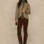 Tweed blazer + burgundy jeans + boots = outfit idea | Blazer .