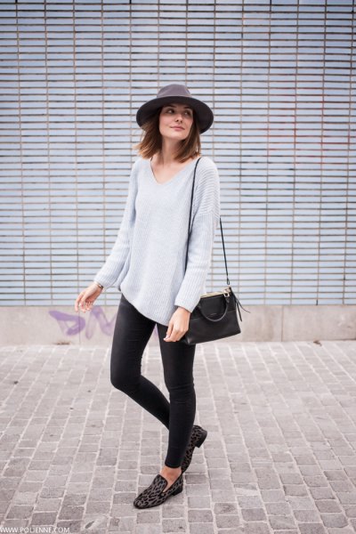 V Neck Jumper Outfit Ideas for Women