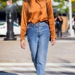 How to Wear Vintage Mom Jeans: Best 13 Old School Outfit Ideas for .