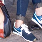 5 Tips on Wearing Sneakers with Jeans & Skir