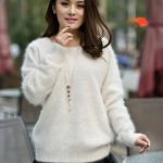 18 Comfy Fall Outfit Ideas With A Fuzzy Sweater - Styleohol