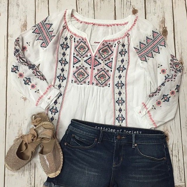 White Peasant Top Outfit Ideas for Ladies