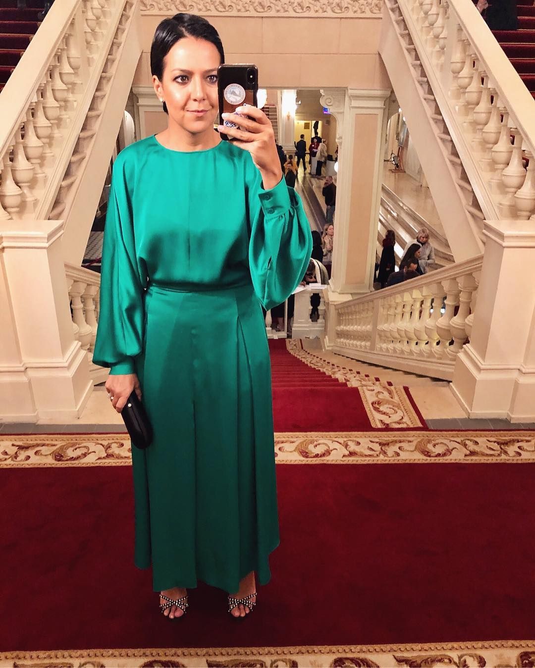 Emerald Green Dress Style
  Guide