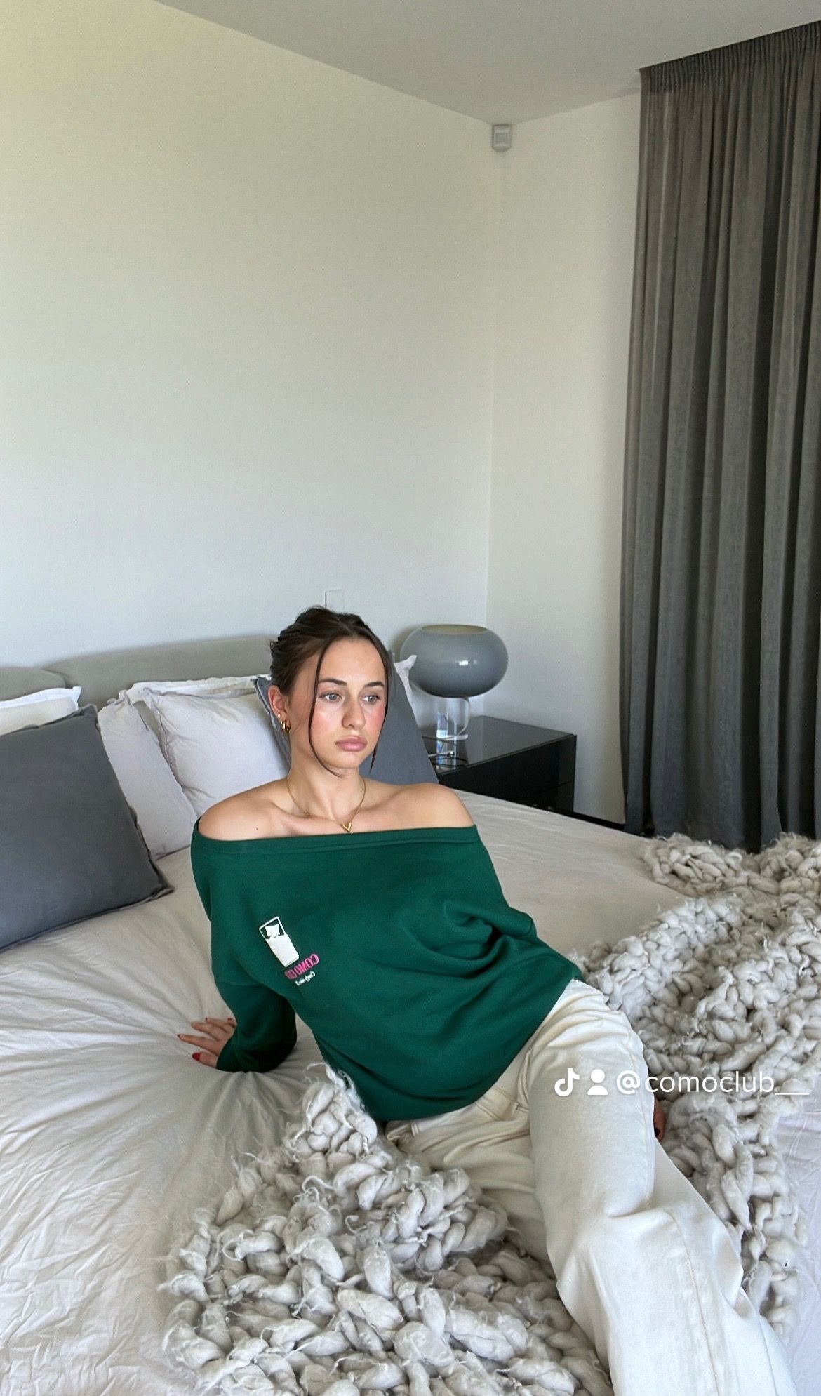 Off The Shoulder Sweatshirt
  Outfit Ideas