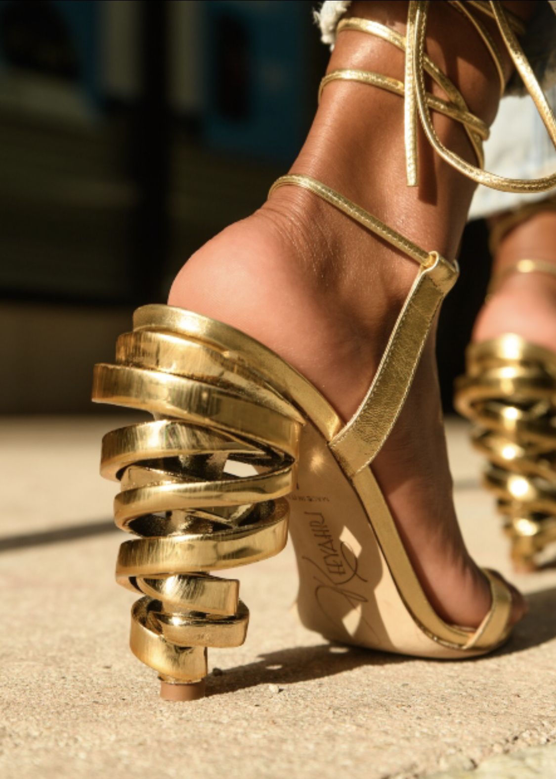 Bronze Heels Unique Outfit
  Ideas