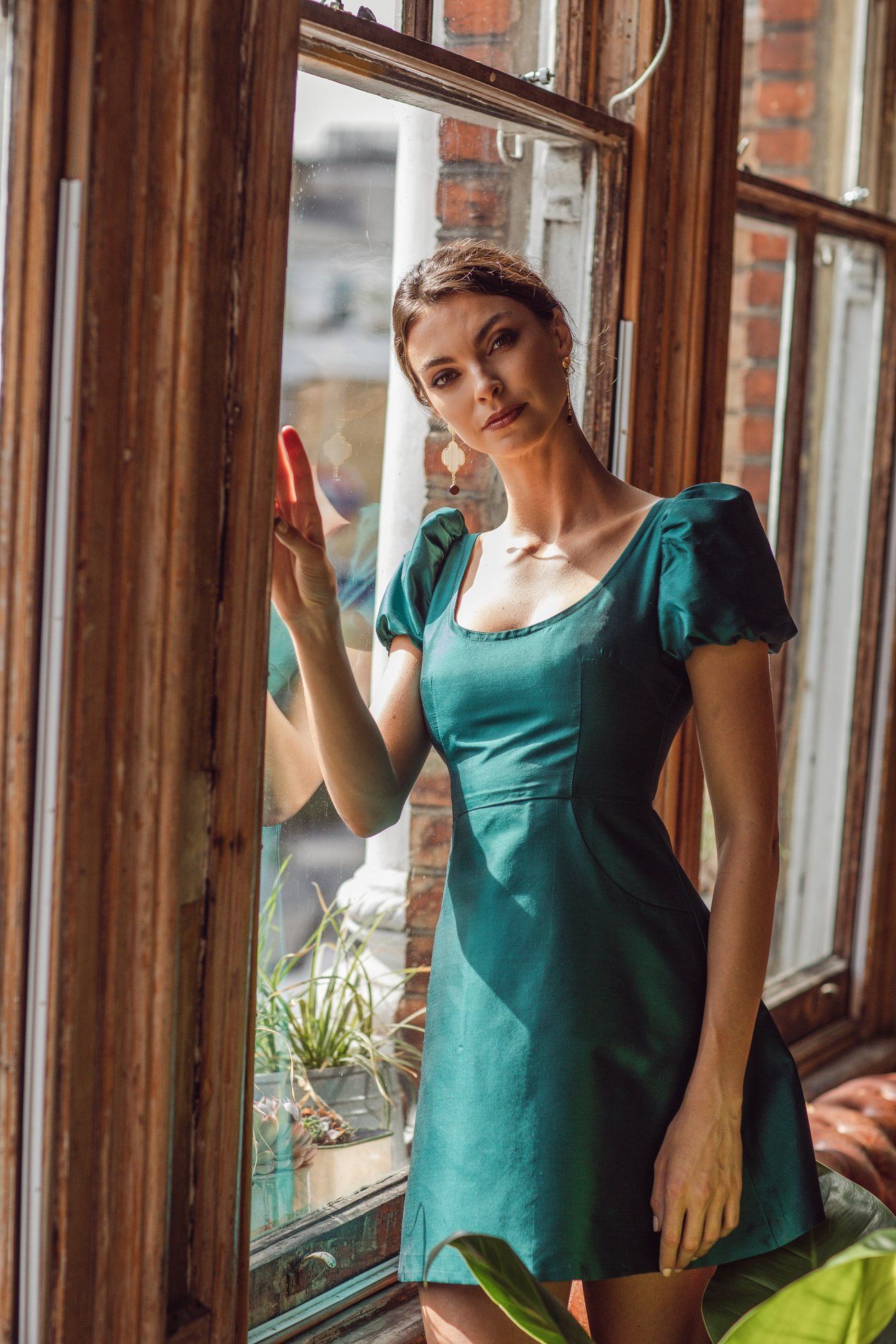 Emerald Green Dress Style
  Guide