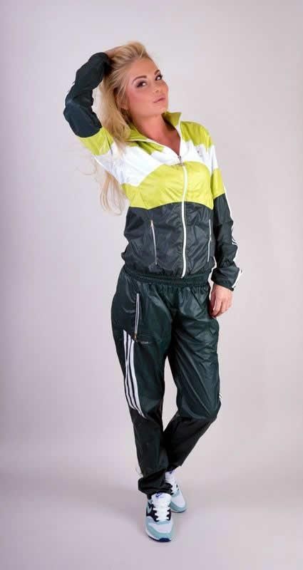 Nylon Jacket Sporty Outfit
  Ideas for Women