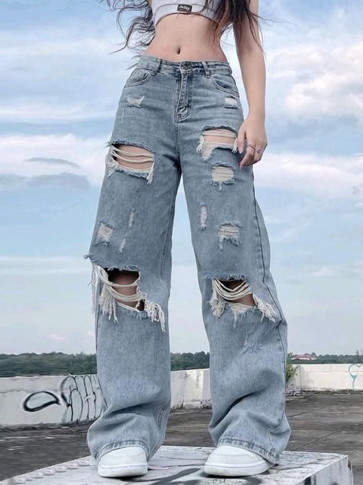 Really Ripped Jeans Edgy
  Outfits for Women