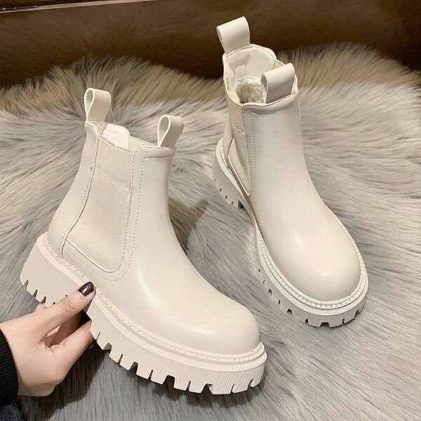 White Snow Boots Outfit Ideas
  for Ladies