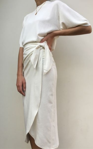 White Envelope Skirt Outfit
  Ideas