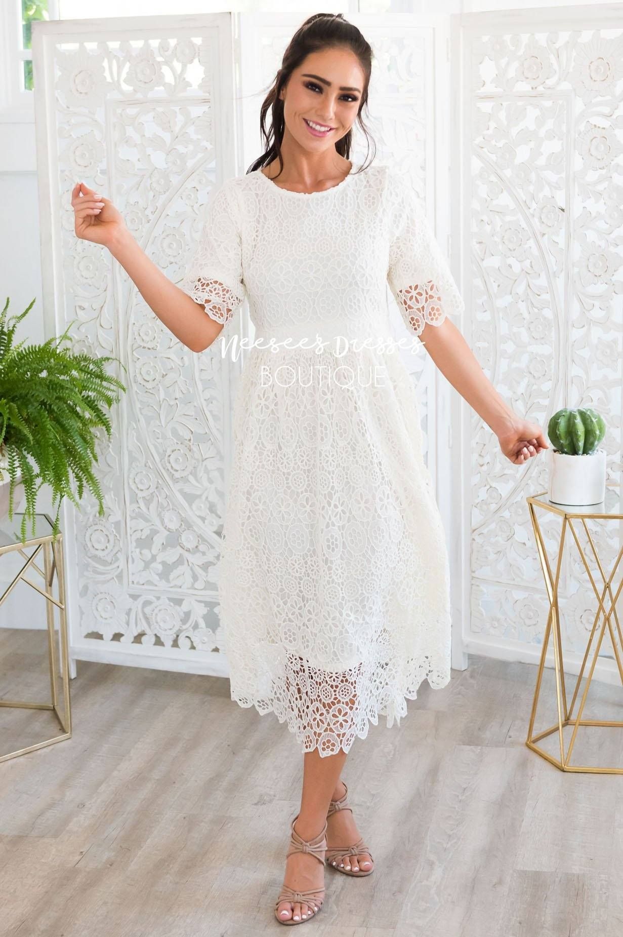 Cream Lace Dress Outfit Ideas