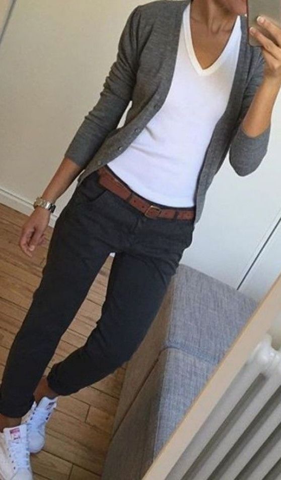 Chinos Casually for Women
  Outfit Ideas