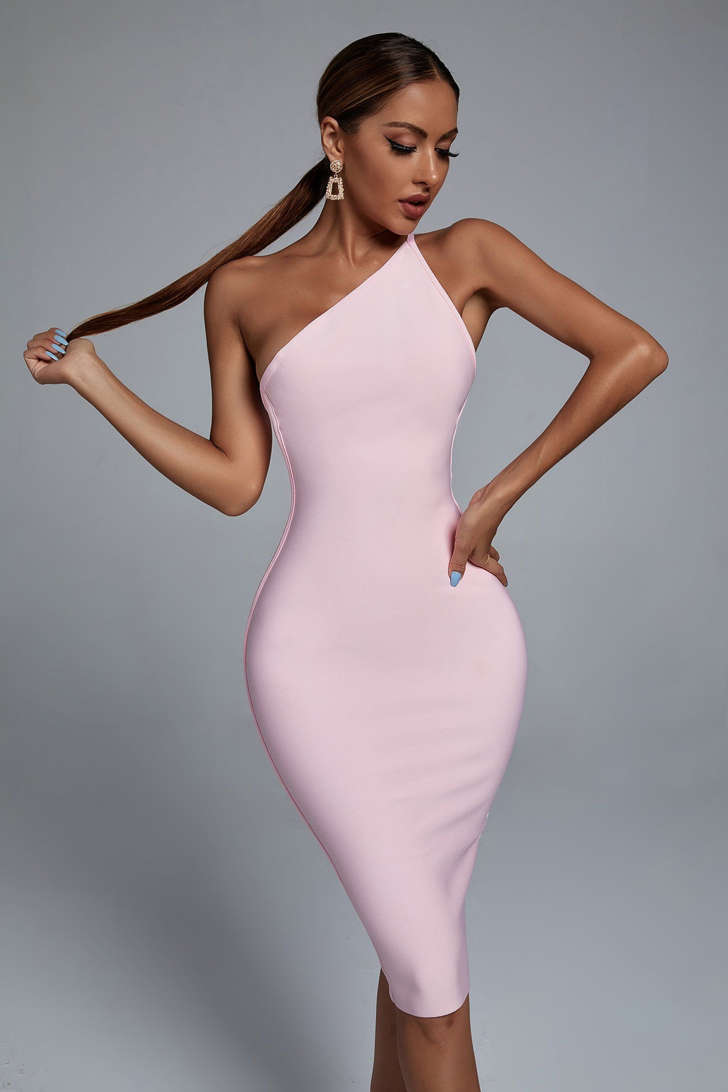 Pink Bandage Dress Outfit
  Ideas