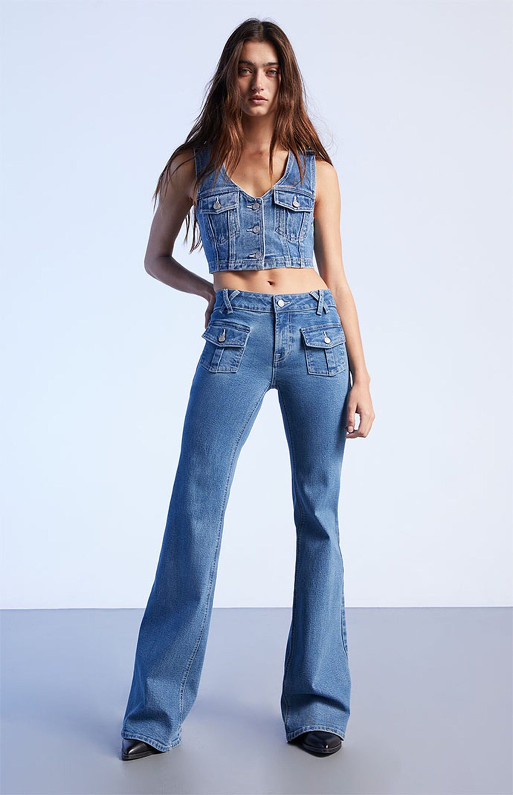 Low Rise Flare Jeans Outfits