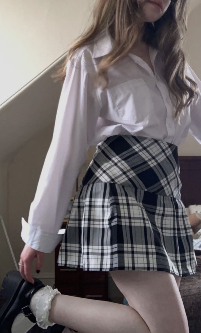 Black and White Plaid Skirt
  Outfit Ideas