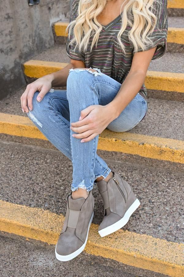 Hidden Wedge Sneakers Outfit
  Ideas for Ladies