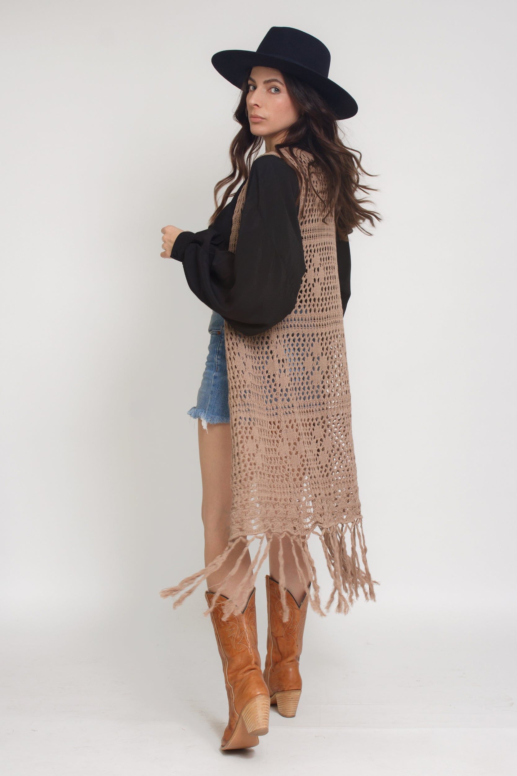 Crochet Fringe Vest Outfit
  Ideas