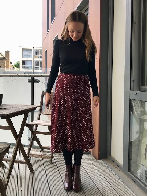 Maroon Skirt Outfit Ideas