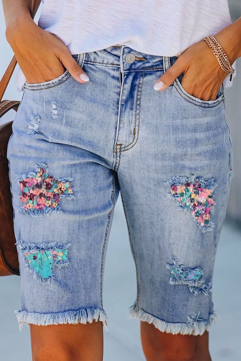 Distressed Jean Shorts Outfit
  Ideas for Women