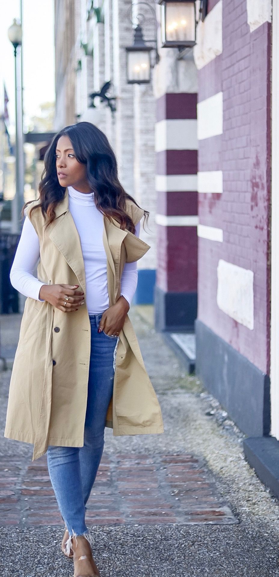 Sleeveless Trench Coat Outfit
  Ideas for Women