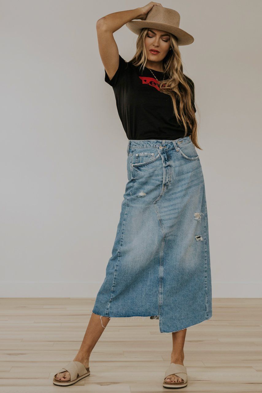 Ripped Denim Skirt Outfit
  Ideas