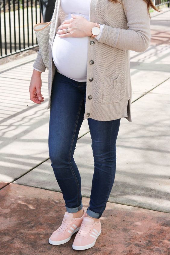 Maternity Jeans Outfit Ideas
  for Women
