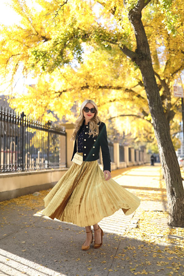 Ways How to Wear Gold Skirt