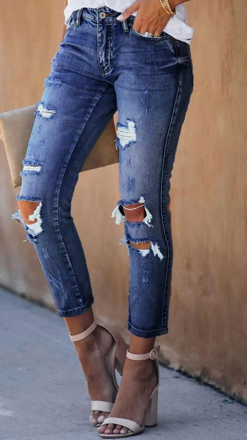 Distressed Mom Jeans Slimming
  Outfits for Ladies