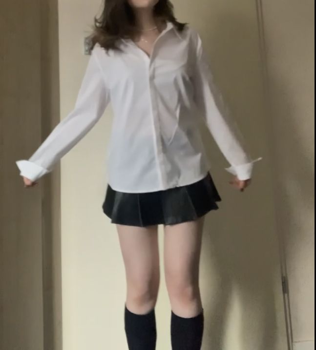 Pleated Mini Skirt Outfit
  Ideas