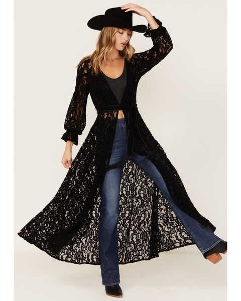 Black Lace Kimono Outfit Ideas