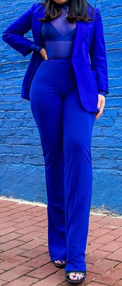 Royal Blue Suit Outfit Ideas
  for Women
