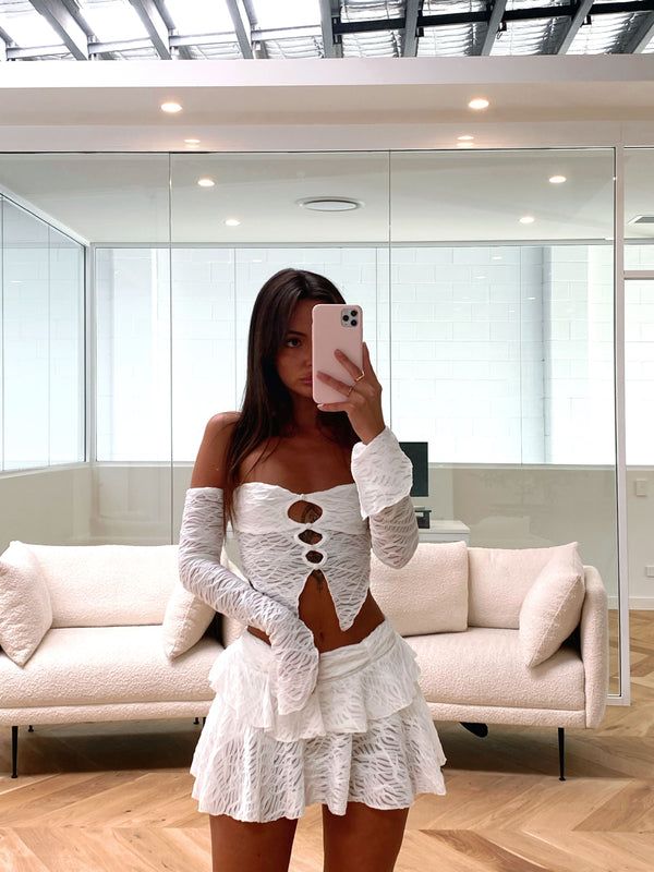 White Mini Skirt Outfit Ideas