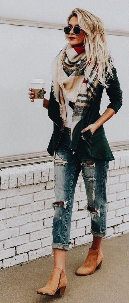 Top Ripped Boyfriend Jeans  Outfit Ideas