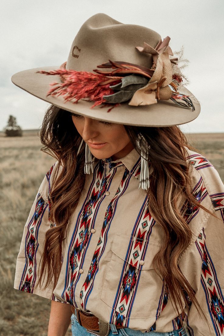 Leather Hat Artistic Outfit
  Ideas for Women