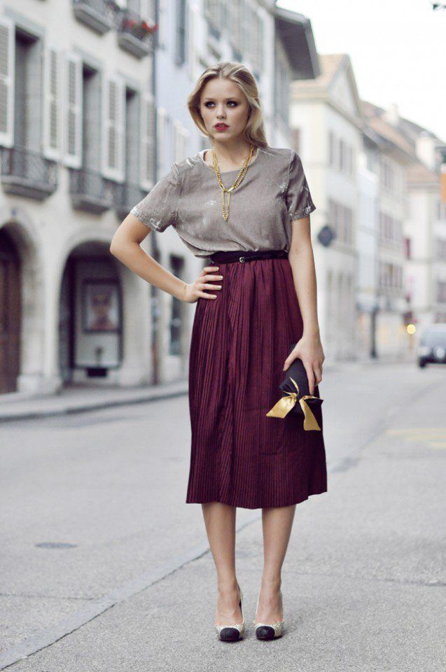 Maroon Skirt Outfit Ideas