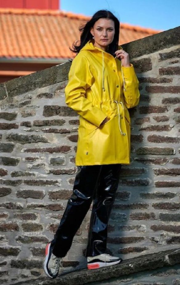 What to Wear with a Yellow
  Raincoat