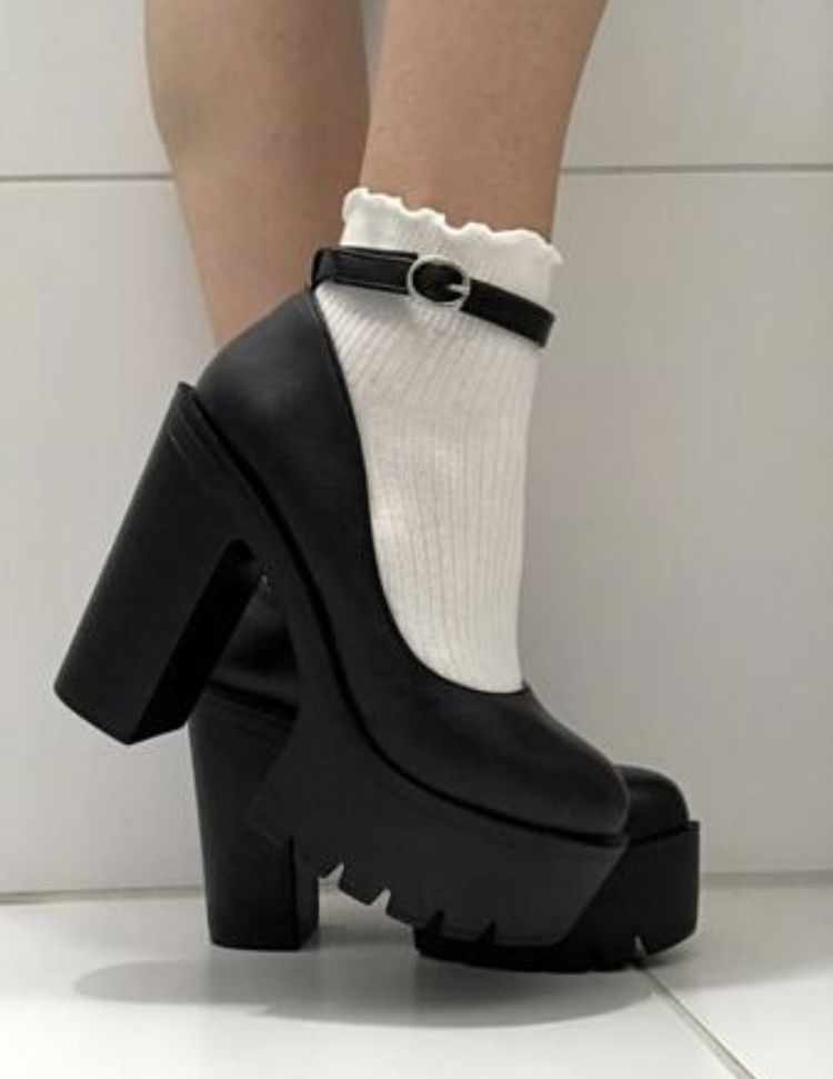 Black Ankle Strap Heels Outfit
  Ideas